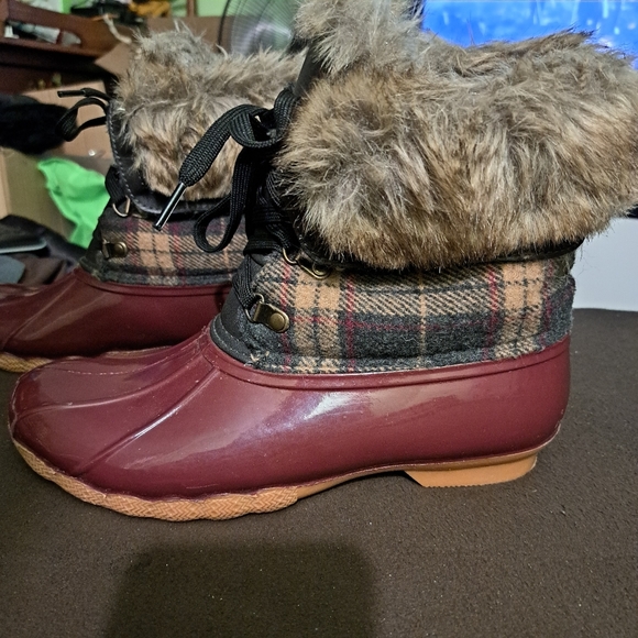Women's Winter Boots - Picture 2 of 8